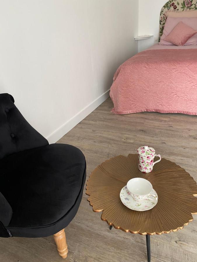 Le Vieux Moulin Bed & Breakfast Bouhet Eksteriør bilde