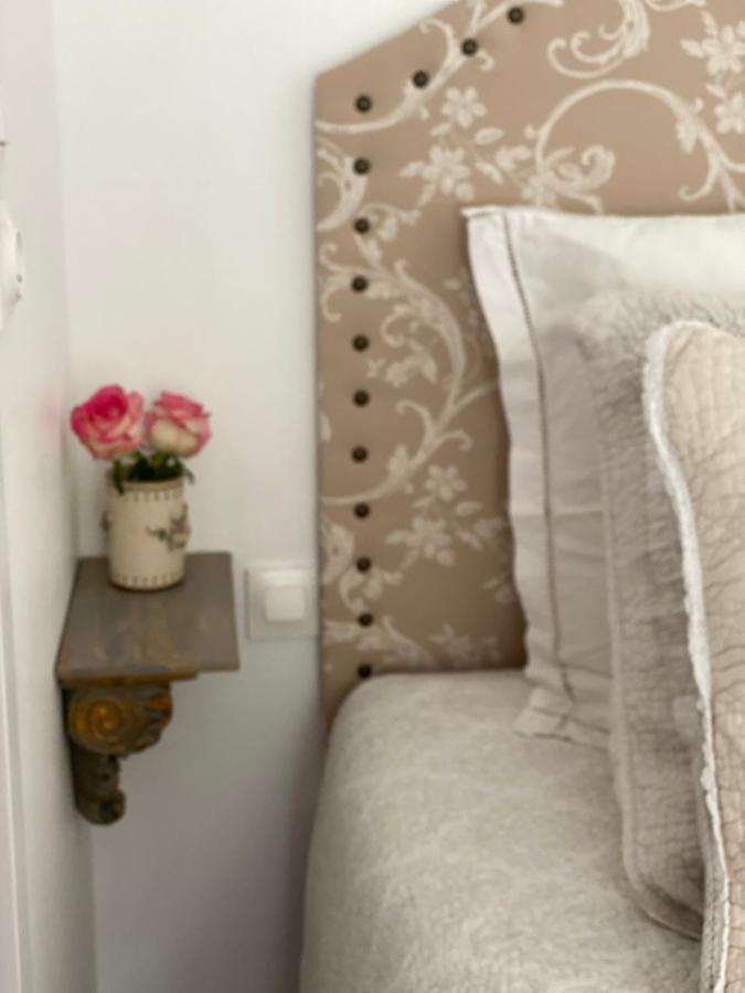 Le Vieux Moulin Bed & Breakfast Bouhet Eksteriør bilde